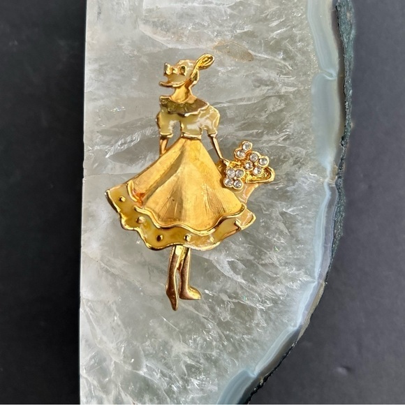 Vintage Brooch, Gold Toned, Woman with a Basket of Flowers - Picture 1 of 9